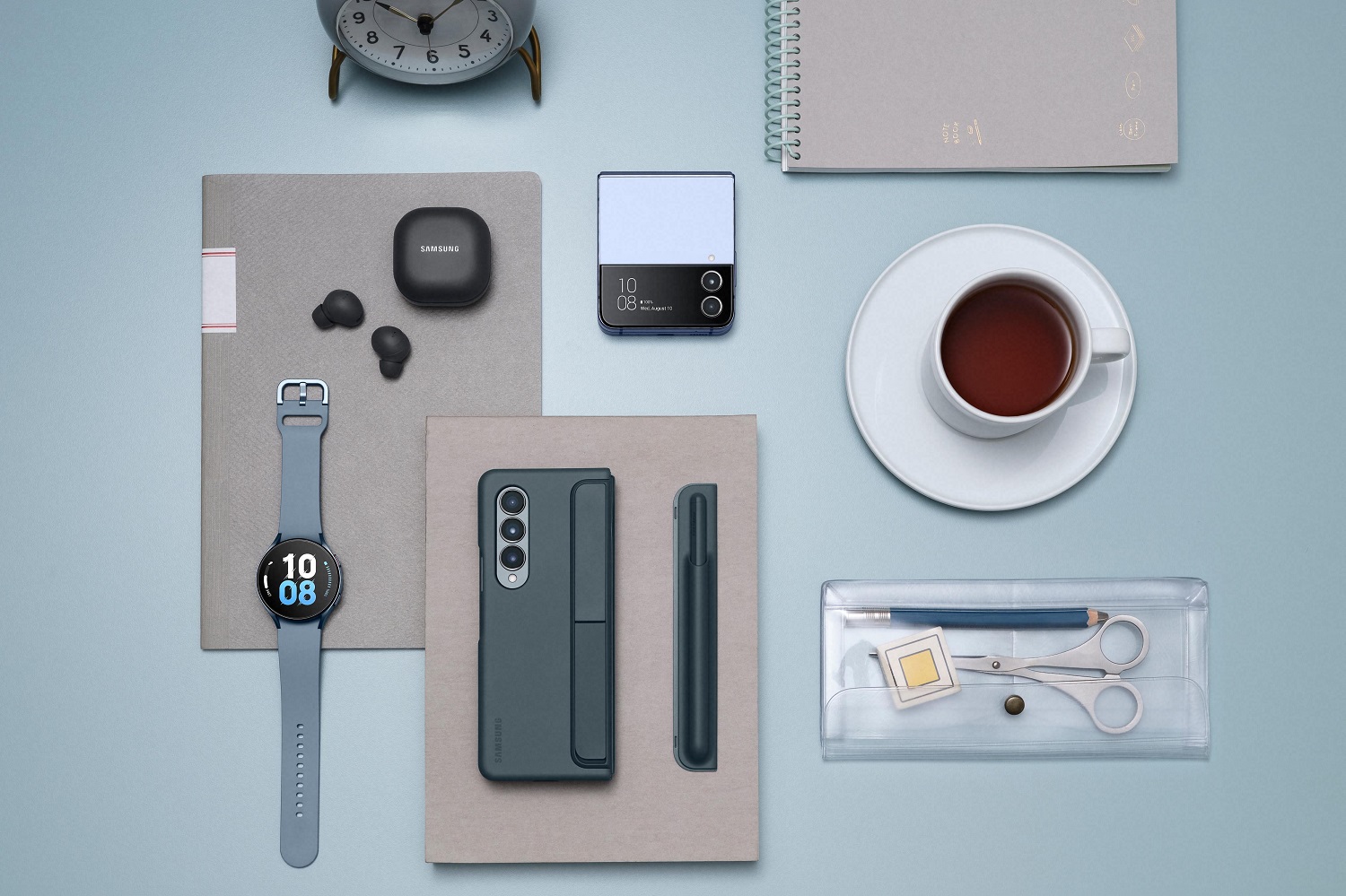 2-055_ecosystyem_galaxy_zfold4_graygreen_spen_zflip4_blue_watch5_sapphire_buds2pro_graphite_LI