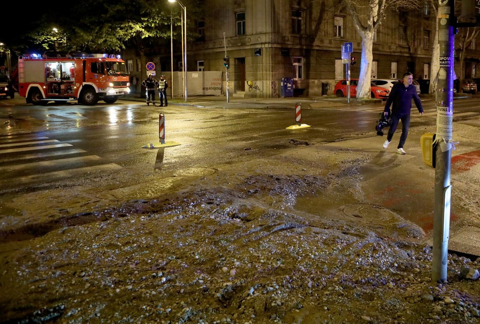 Zagreb: Poplava na Zelenom valu zbog puknuća cijevi kod Vodovodne ulice