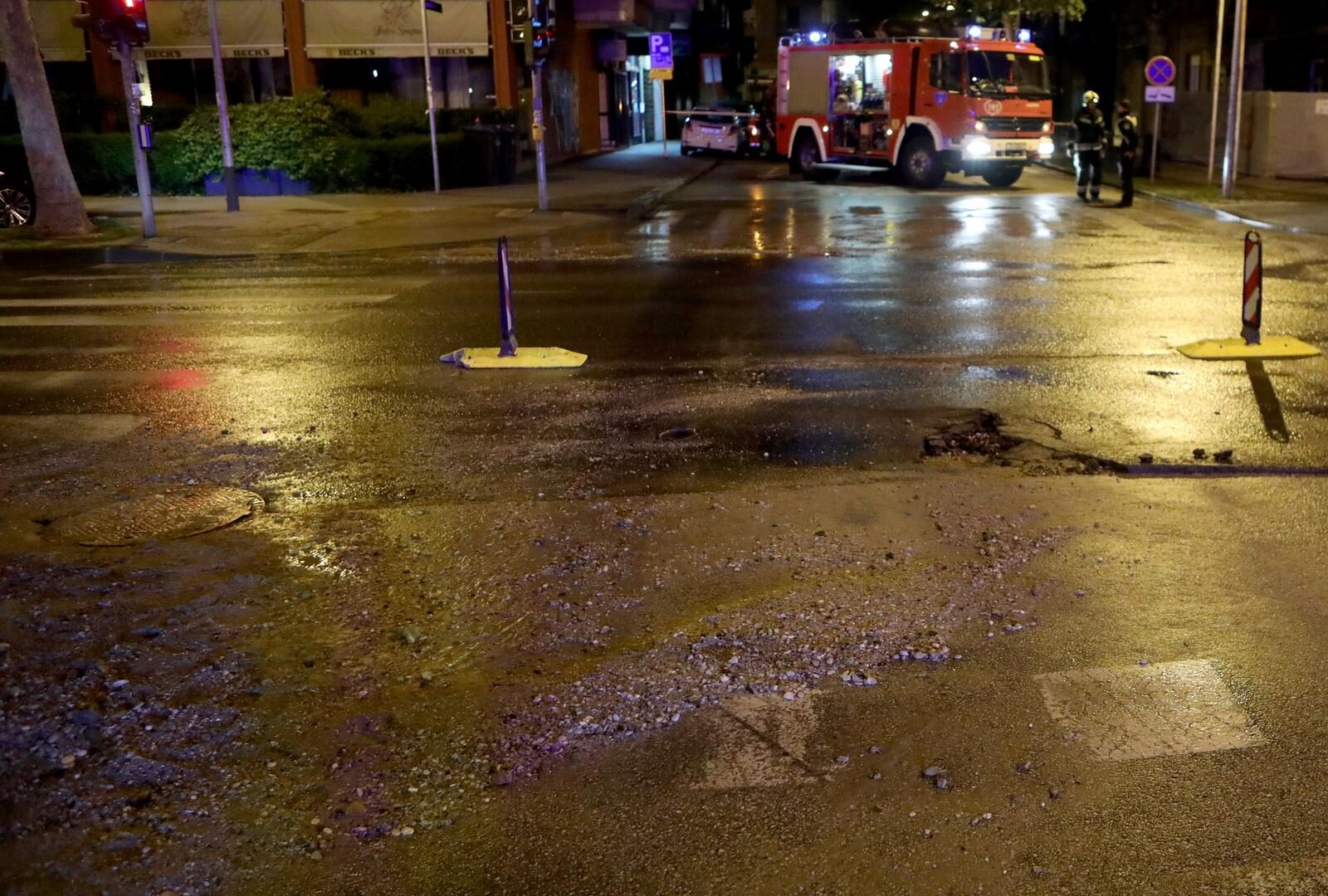 Zagreb: Poplava na Zelenom valu zbog puknuća cijevi kod Vodovodne ulice