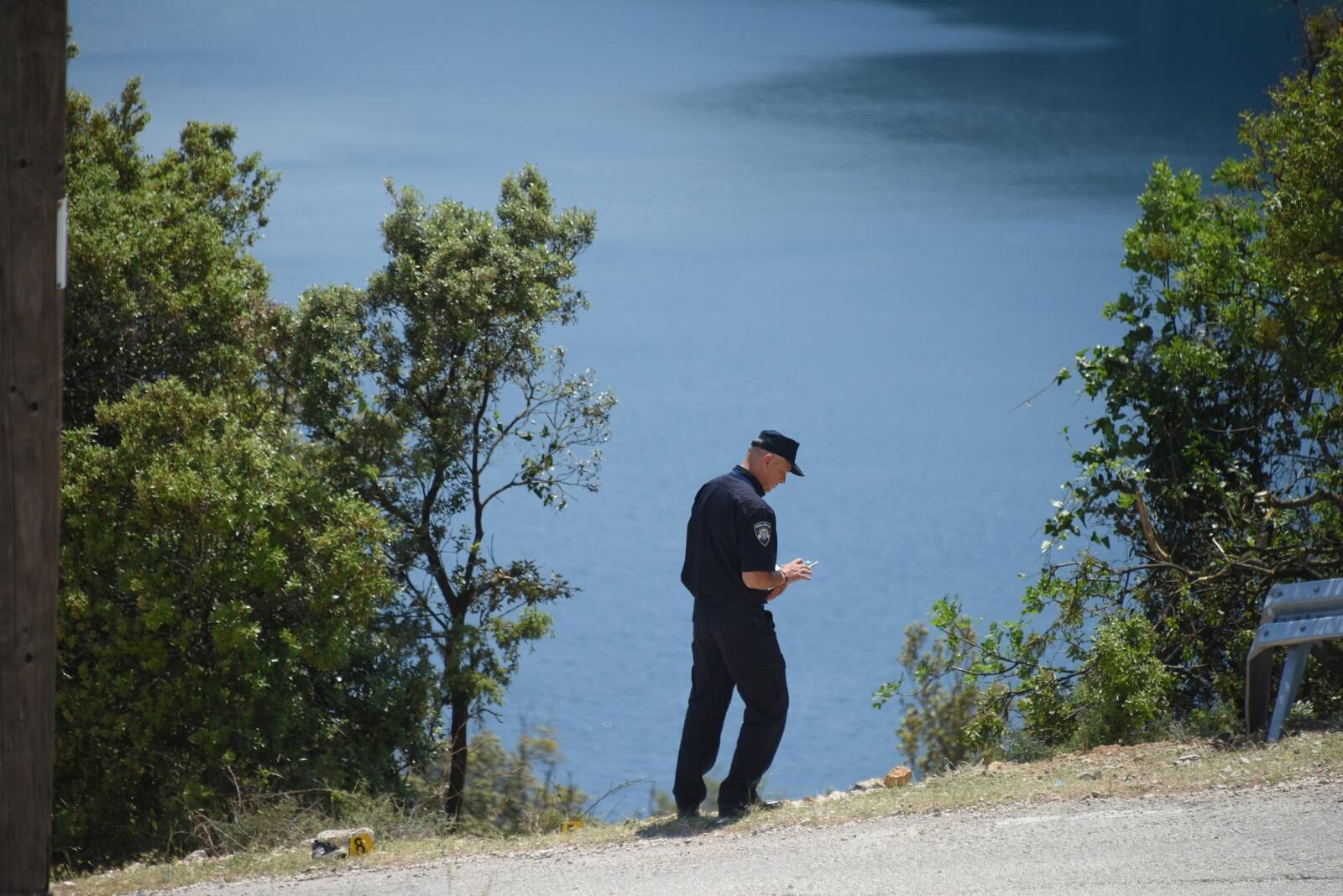 Prikolica puna maturanata prevrnula se kod Labina
