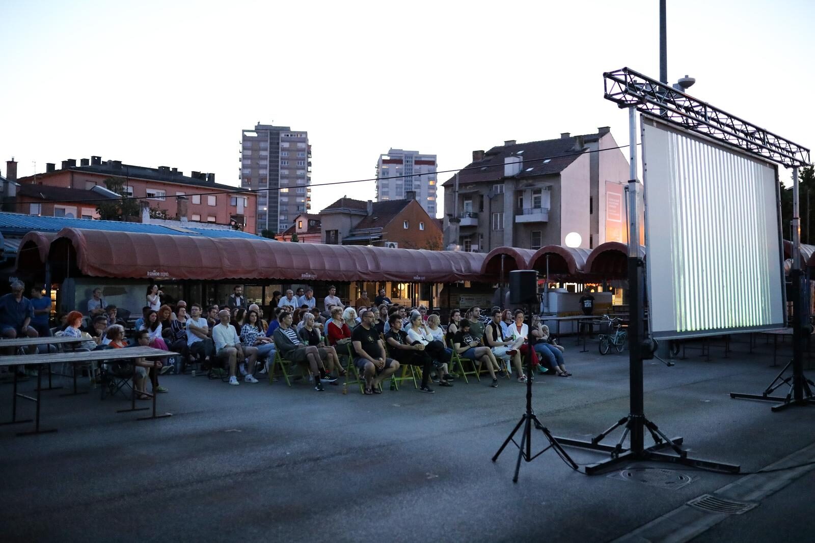 Zagreb: Trešnjevačka tržnica pretvorena je u besplatno ljetno kino