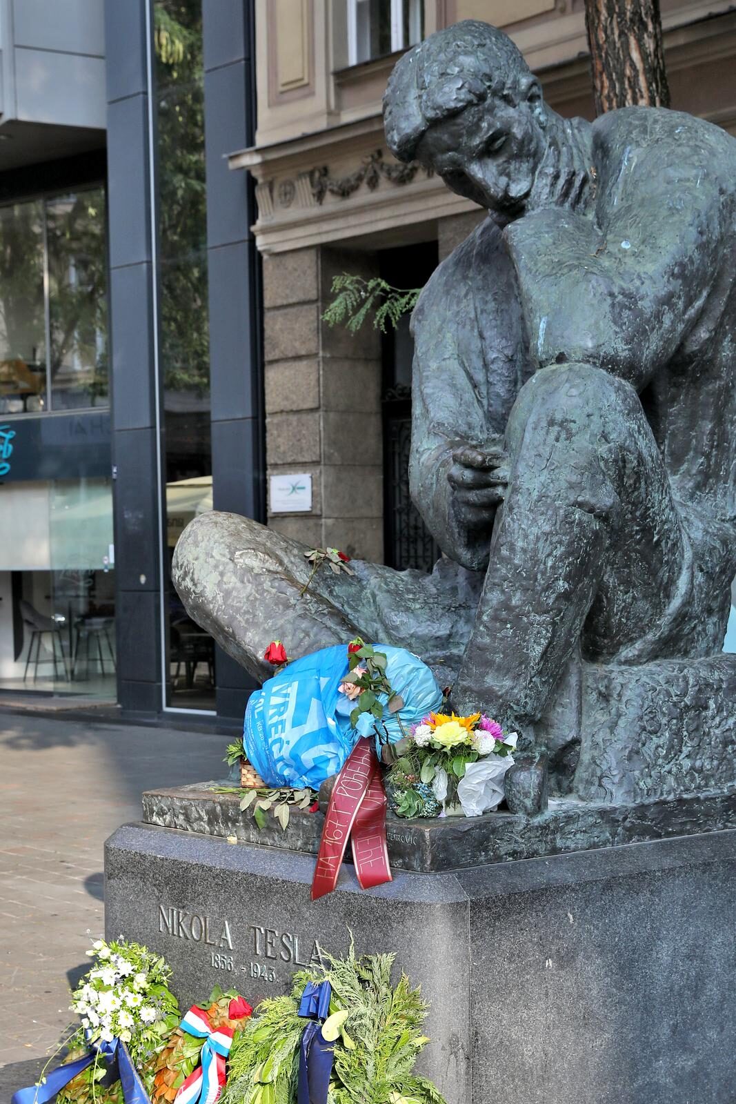 Zagreb: Spomenik Nikoli Tesli u centru grada osvanuo je 
