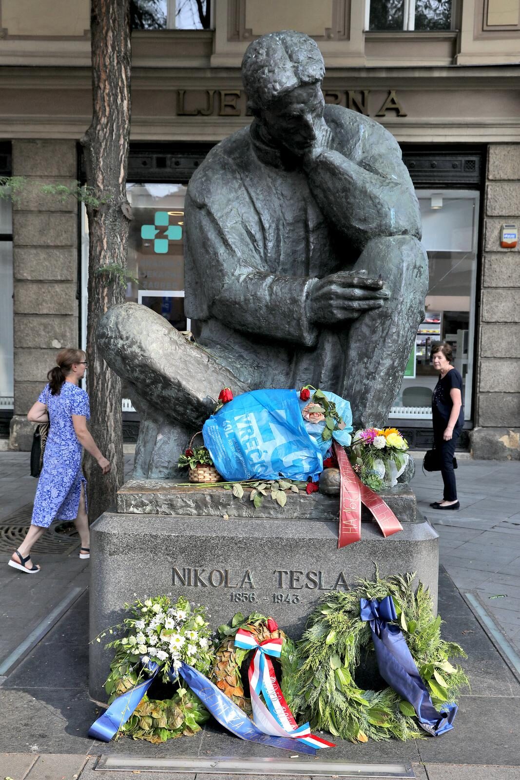 Zagreb: Spomenik Nikoli Tesli u centru grada osvanuo je 