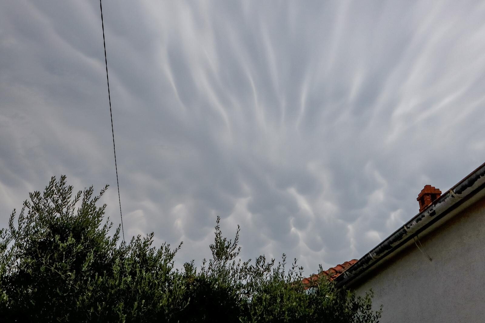 Mammatus oblaci nad Zadrom