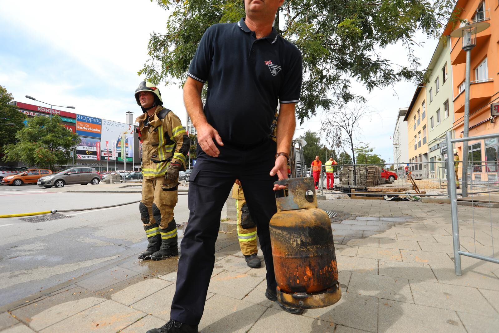 Karlovac: Ugašen požar nakon eksplozije plina u centru grada