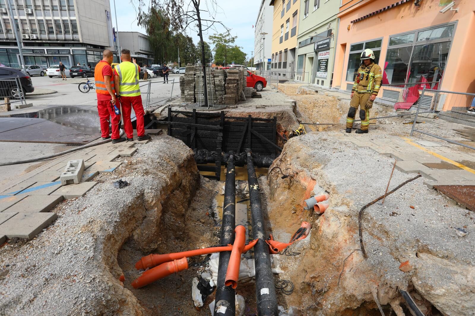Karlovac: Ugašen požar nakon eksplozije plina u centru grada