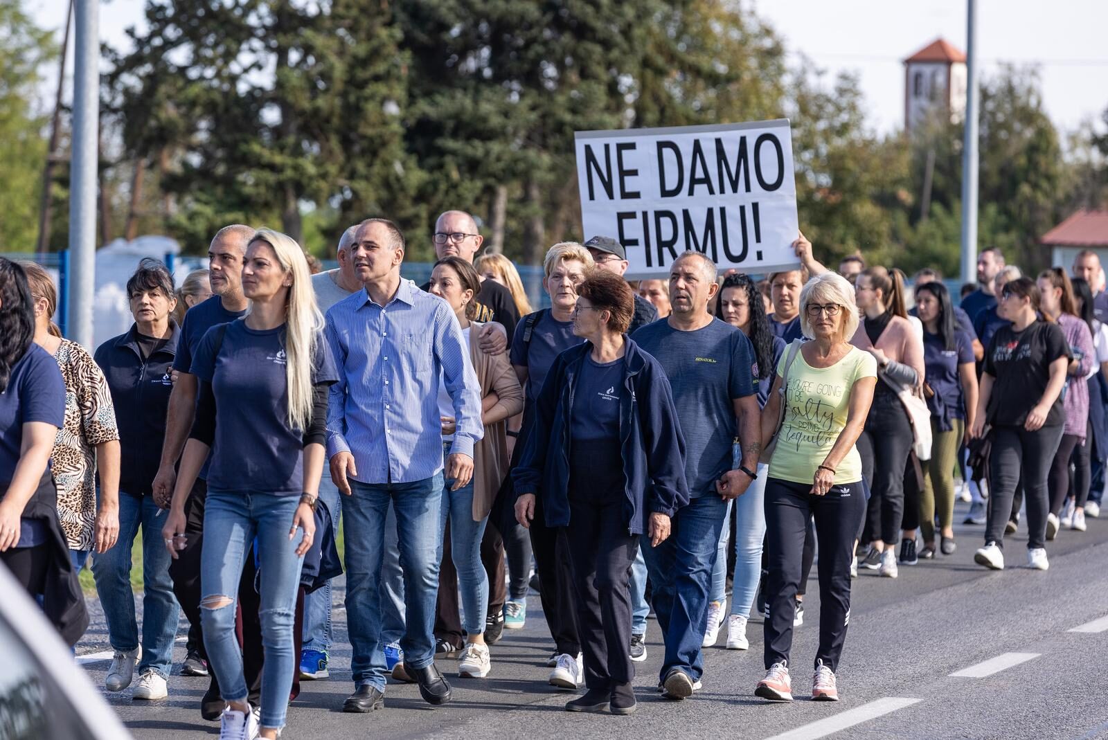 Osijek: Radnici tvornice okupili su se ispred tvrtke i organizirali skup podrške, stigao je i vlasnik Zvonko Bede