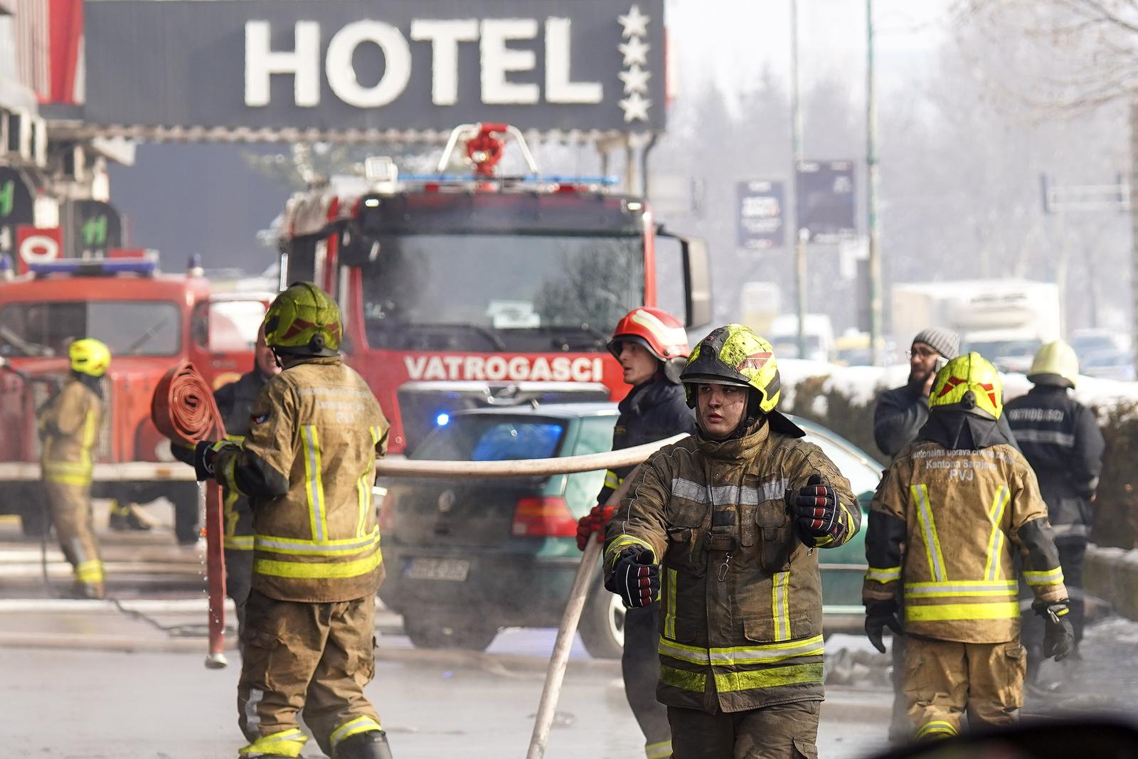 Sarajevo: Vatrogasci se bore s velikim požarom koji je buknuo na tržnici Heco