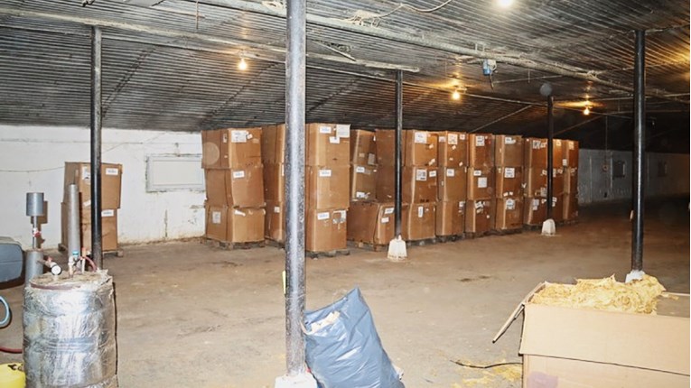 427e4314-eb9e-41a5-a000-df7982fd9a8c