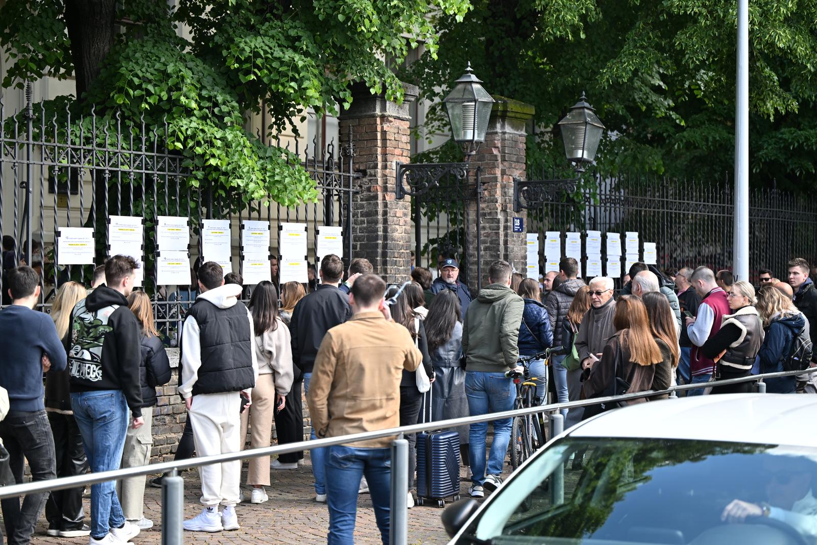 Na biralištu u Varšavskoj ulici u Zagrebu se stvorila velika gužva
