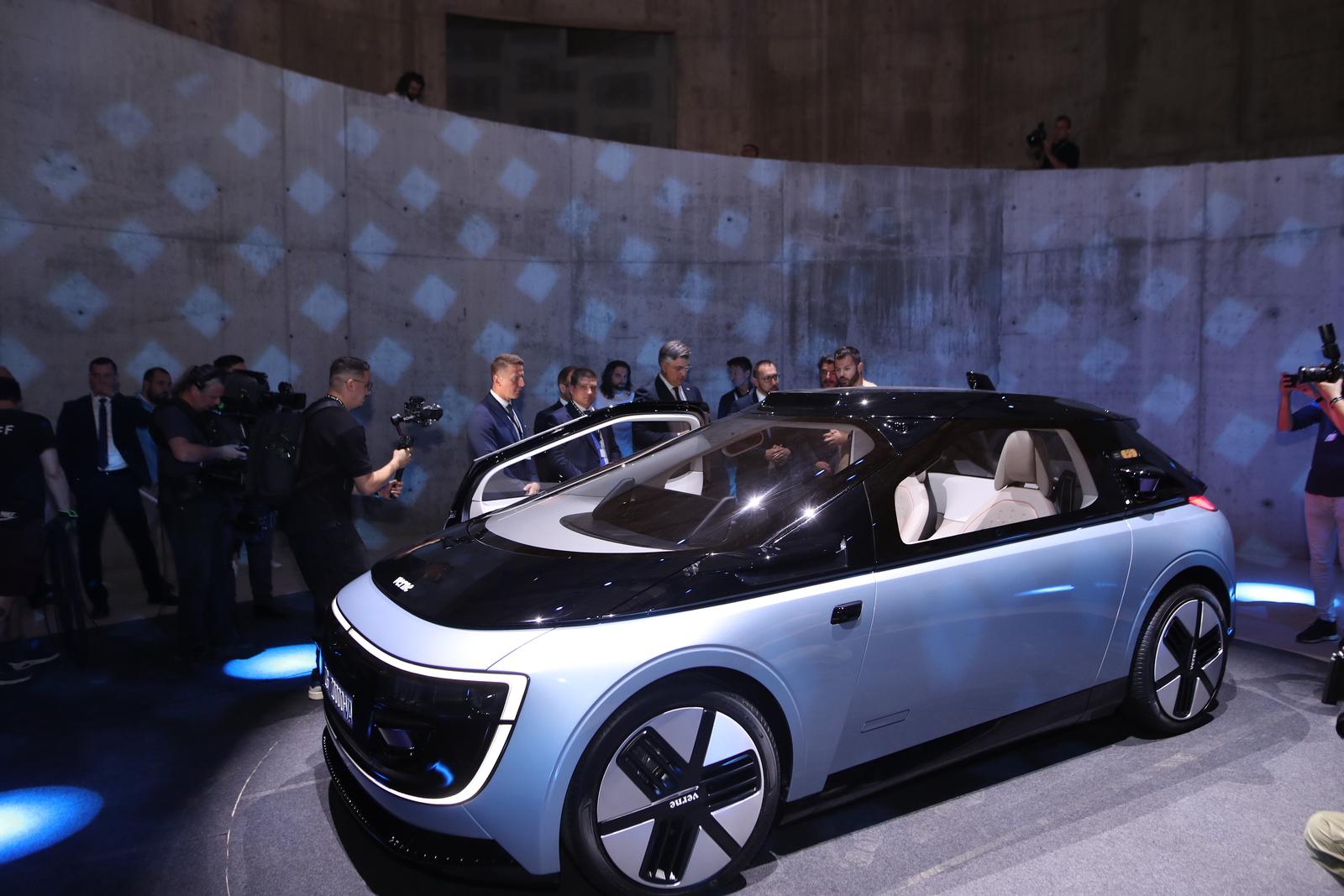 Zagreb: Ovako izgleda “Verne”, autonomno taksi vozilo iz Rimčeve tvornice