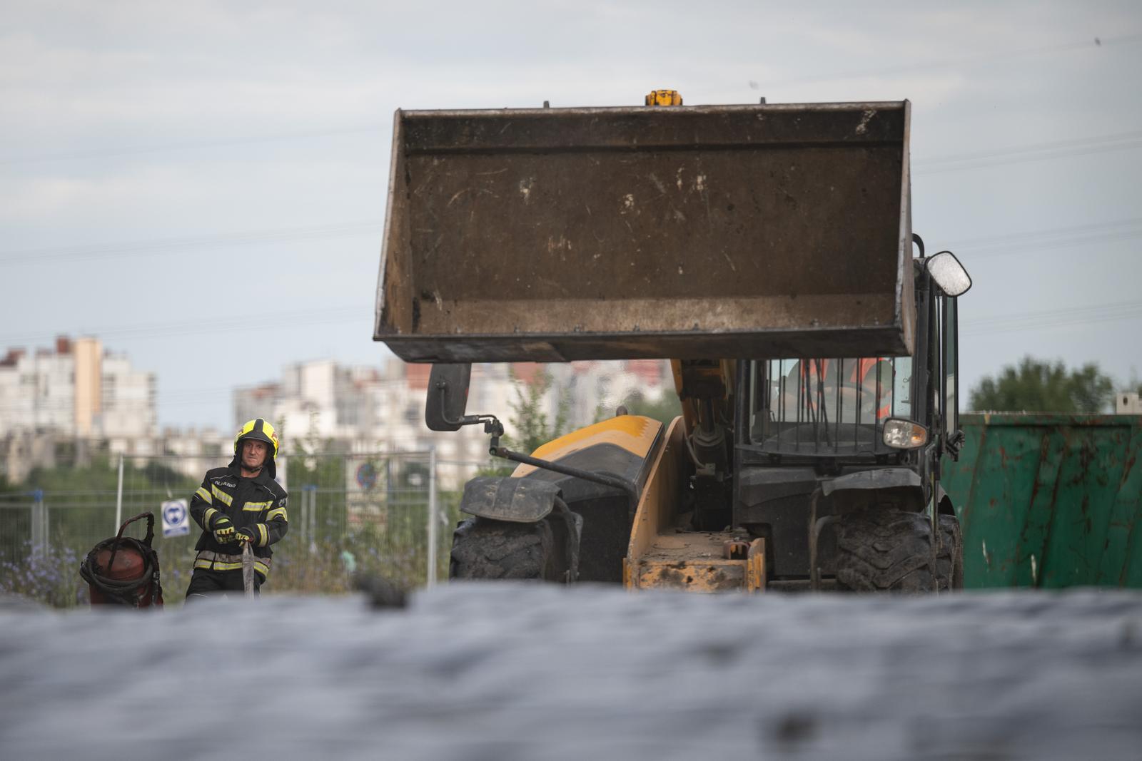 Zagreb: Noćas izbio požar na Jakuševcu, gorio glomazni otpad