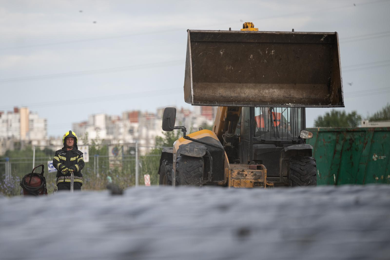Zagreb: Noćas izbio požar na Jakuševcu, gorio glomazni otpad