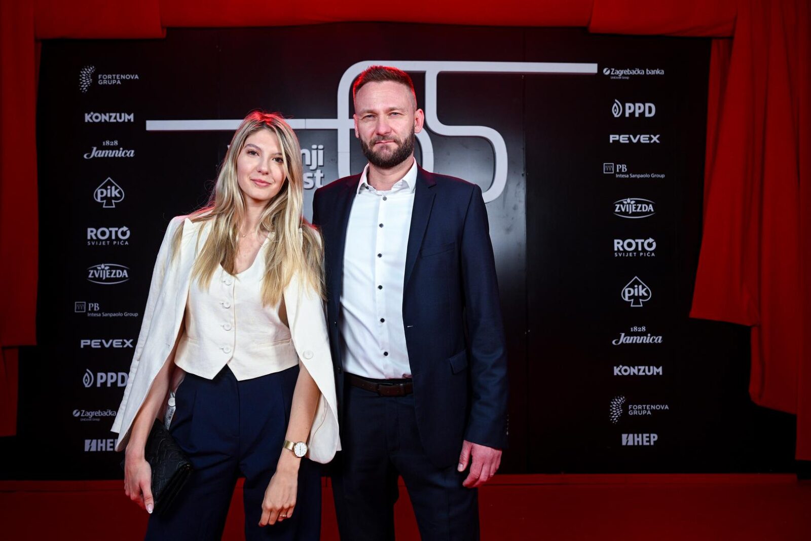 5b78e4fa7091428ab8e2