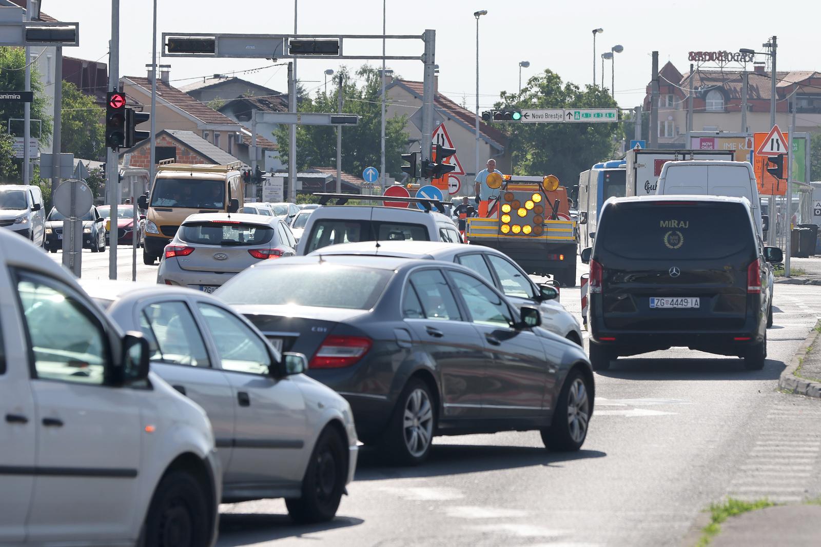 Zagreb: Počeli radovi na asfaltiranju južne kolne trake Zagrebačke ceste
