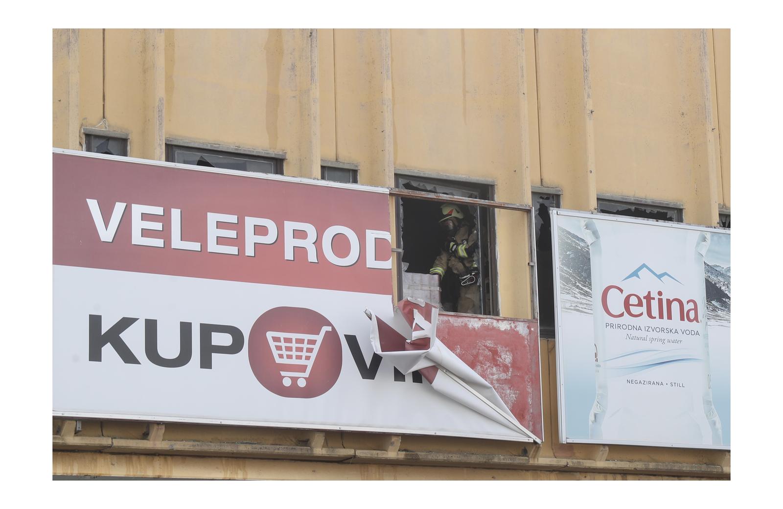 Split: Gorjelo skladište prehrambenih proizvoda na veletržnici