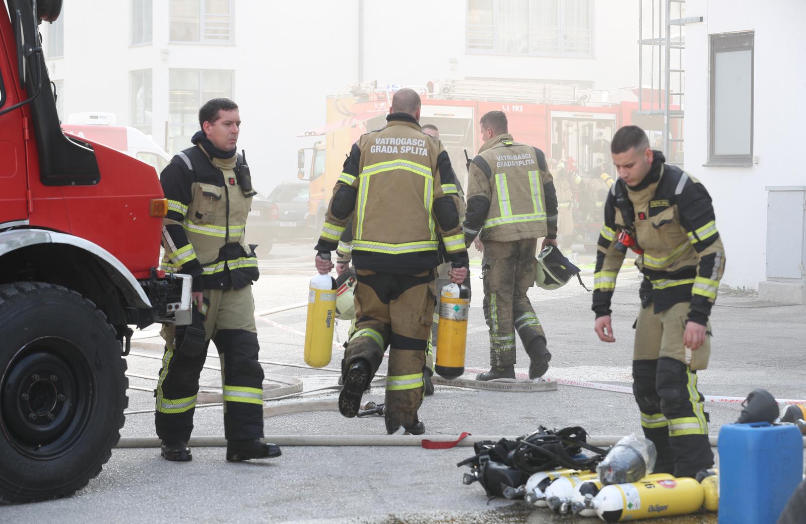 Split: Gorjelo skladište prehrambenih proizvoda na veletržnici