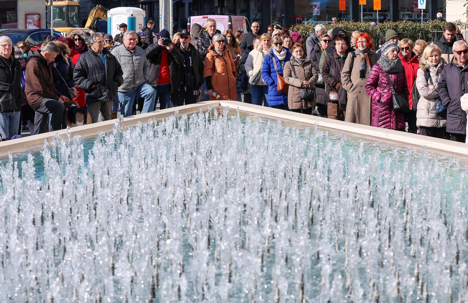 Zagreb: Prosvjedno okupljanje ispred HNB-a u organizaciji platforme 