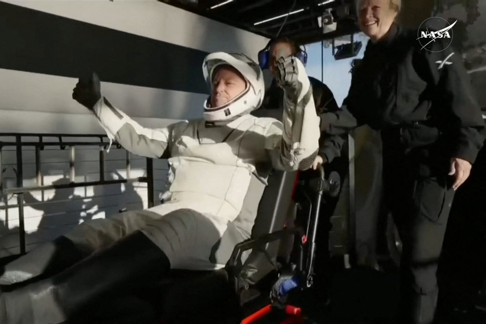 Astronauts Butch Wilmore and Suni Williams return to earth in a Crew Dragon capsule