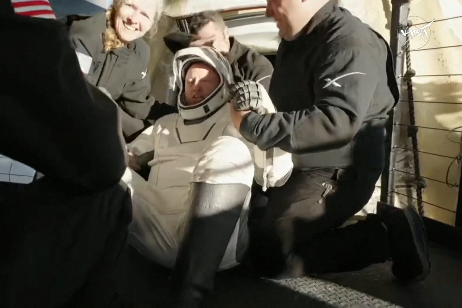 Astronauts Butch Wilmore and Suni Williams return to earth in a Crew Dragon capsule