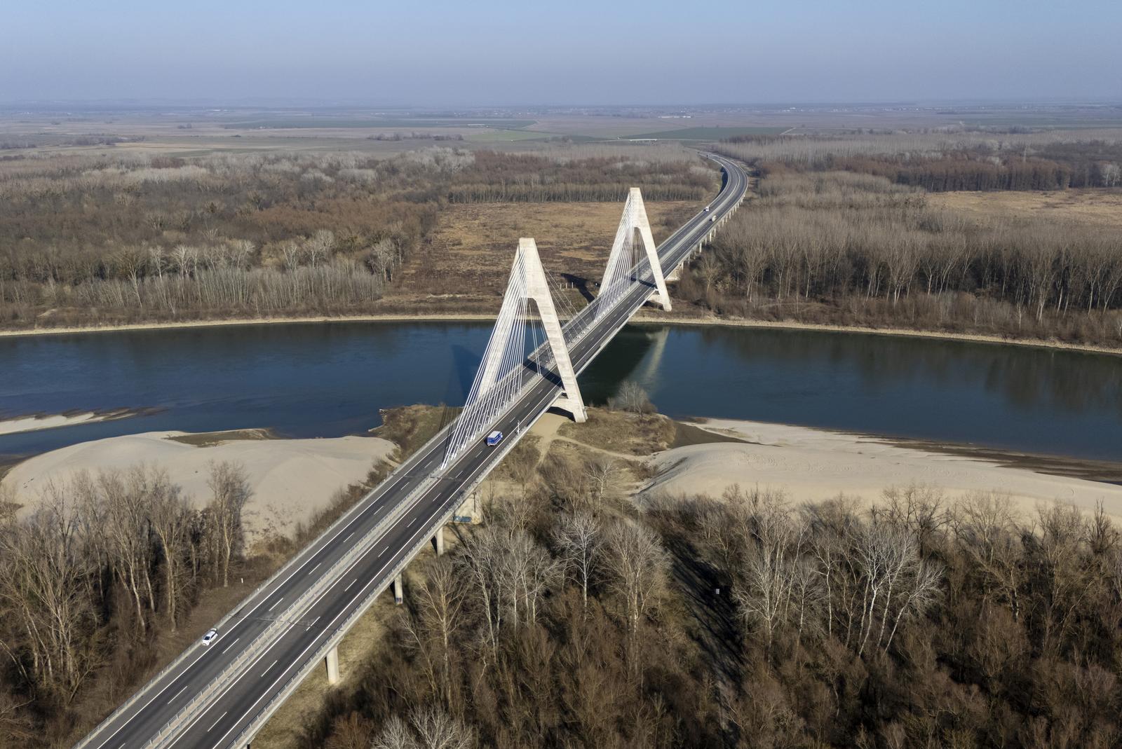 Punom parom se gradi posljednja dionica Koridora 5c, uskoro će put od Osijeka do Budimpešte trajati dva sata