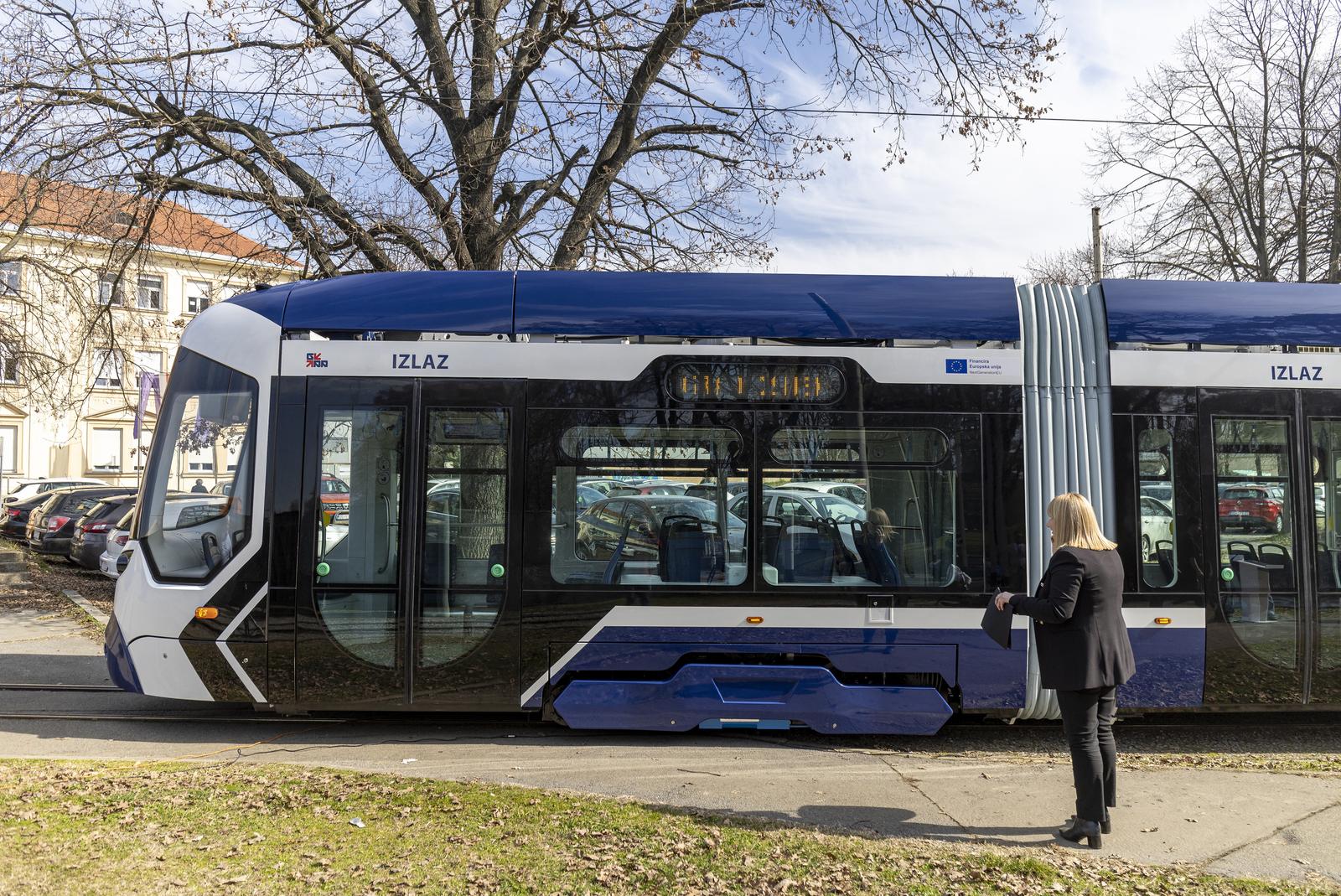 Osijek: Svečano predstavljanje prvog od deset novih niskopodnih tramvaja proizvedenih u Končaru