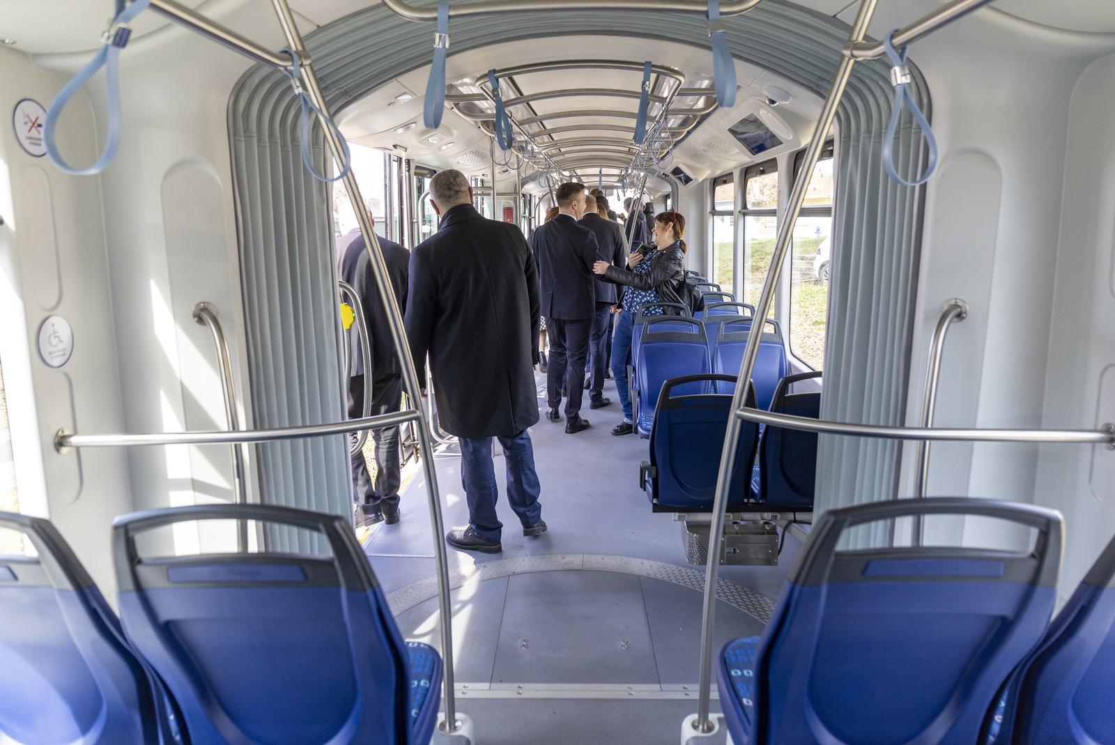 Osijek: Svečano predstavljanje prvog od deset novih niskopodnih tramvaja proizvedenih u Končaru