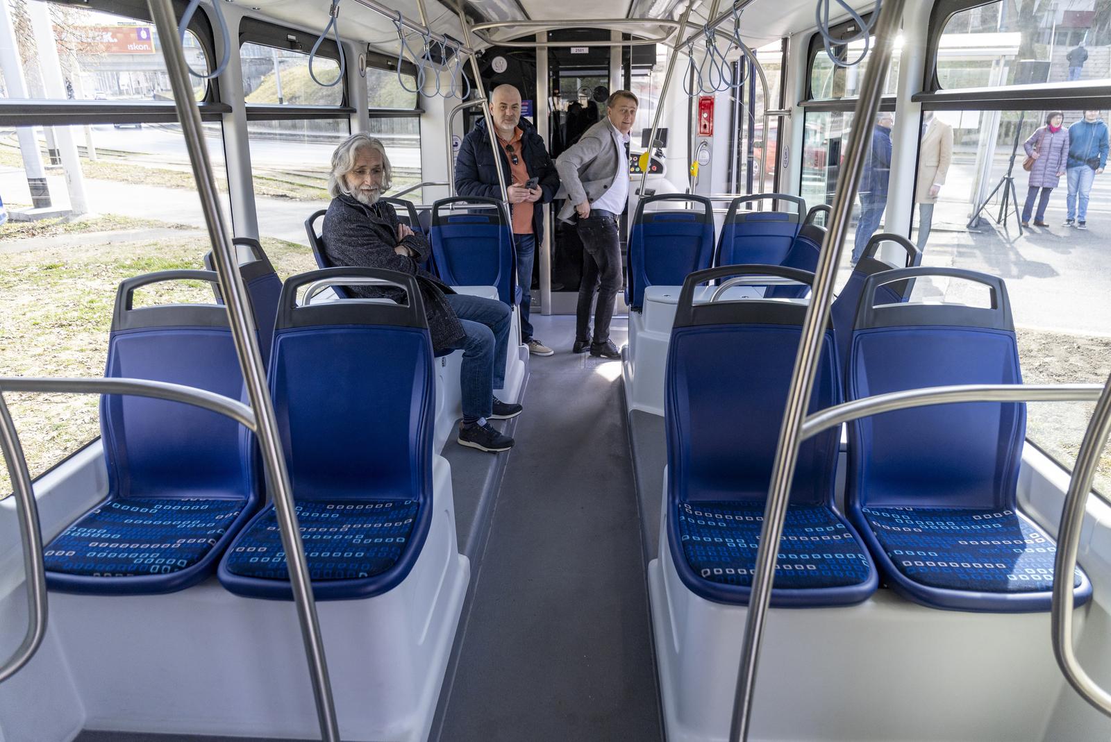 Osijek: Svečano predstavljanje prvog od deset novih niskopodnih tramvaja proizvedenih u Končaru