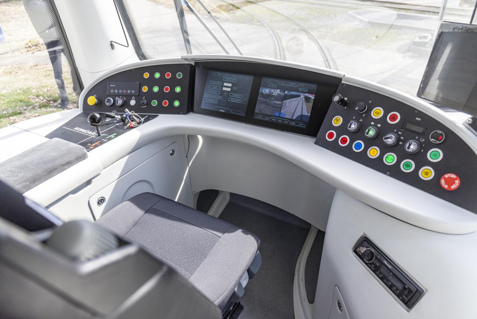 Osijek: Svečano predstavljanje prvog od deset novih niskopodnih tramvaja proizvedenih u Končaru