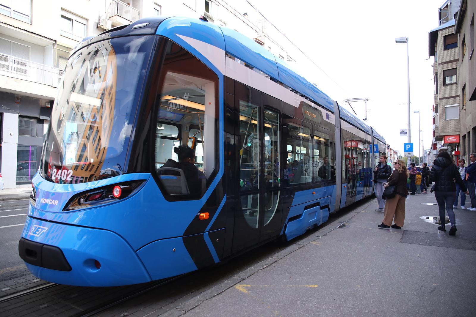 Zagreb: U promet pušten drugi novi niskopodni tramvaj, građani odlučili da će voziti na liniji 13