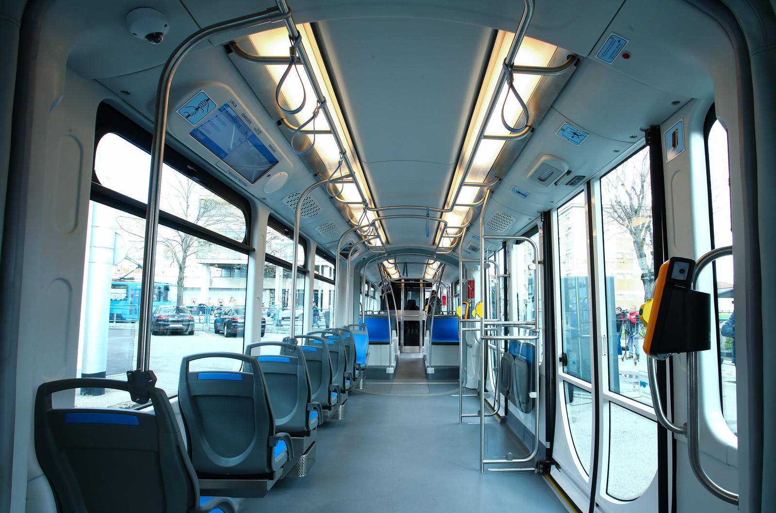 Zagreb: U promet pušten drugi novi niskopodni tramvaj, građani odlučili da će voziti na liniji 13