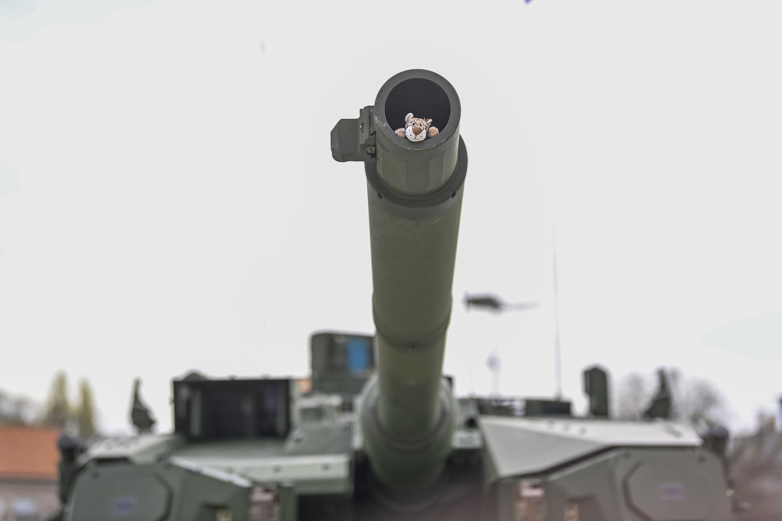 Zagreb: U Areni otvorena Međunarodna izložba naoružanja i vojne opreme ASDA