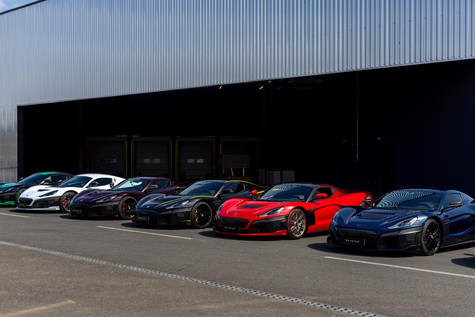 Rimac Nevere parkirane ispred Rimac kampusa u Kerestincu povodom Trilblazers Toura