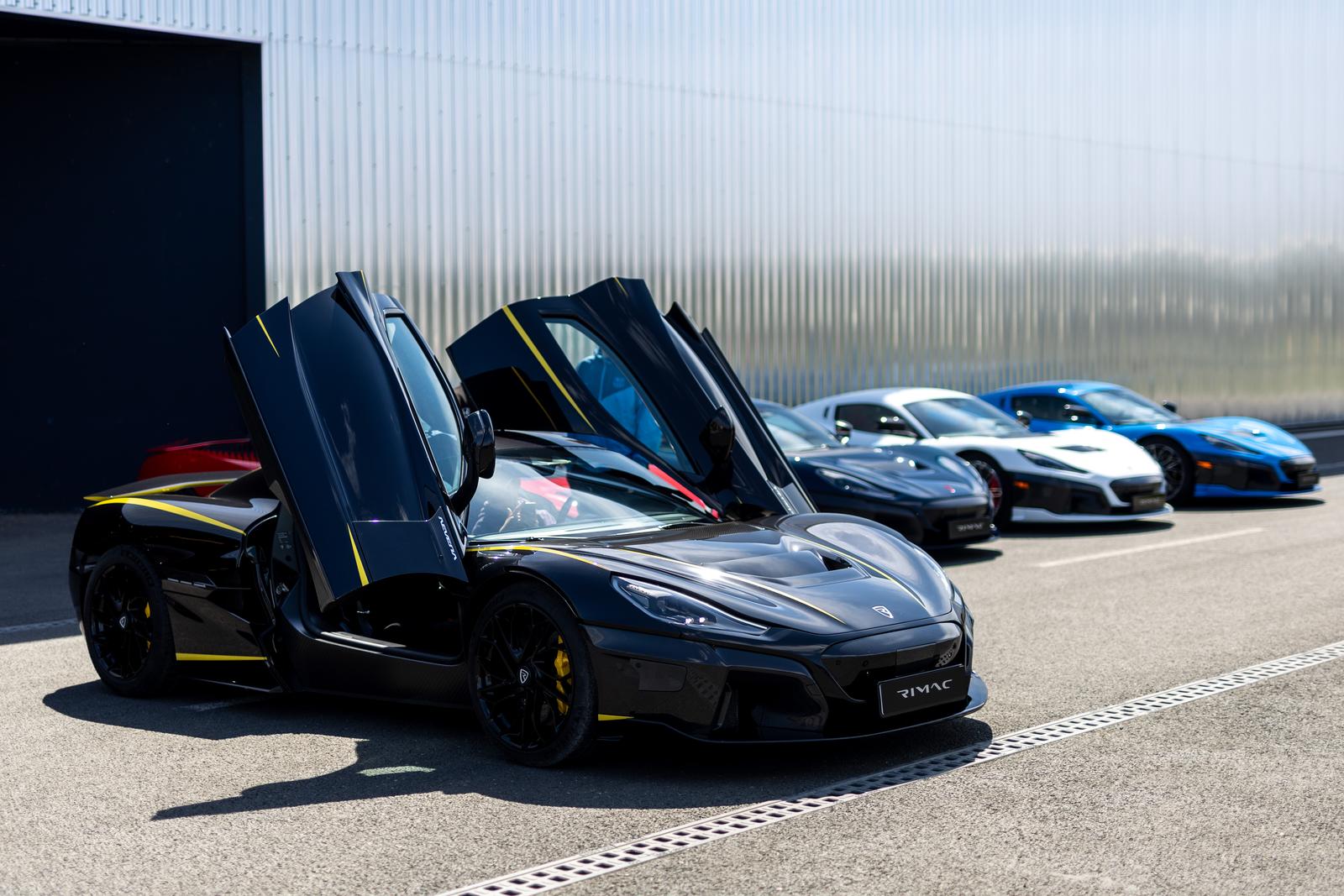 Rimac Nevere parkirane ispred Rimac kampusa u Kerestincu povodom Trilblazers Toura