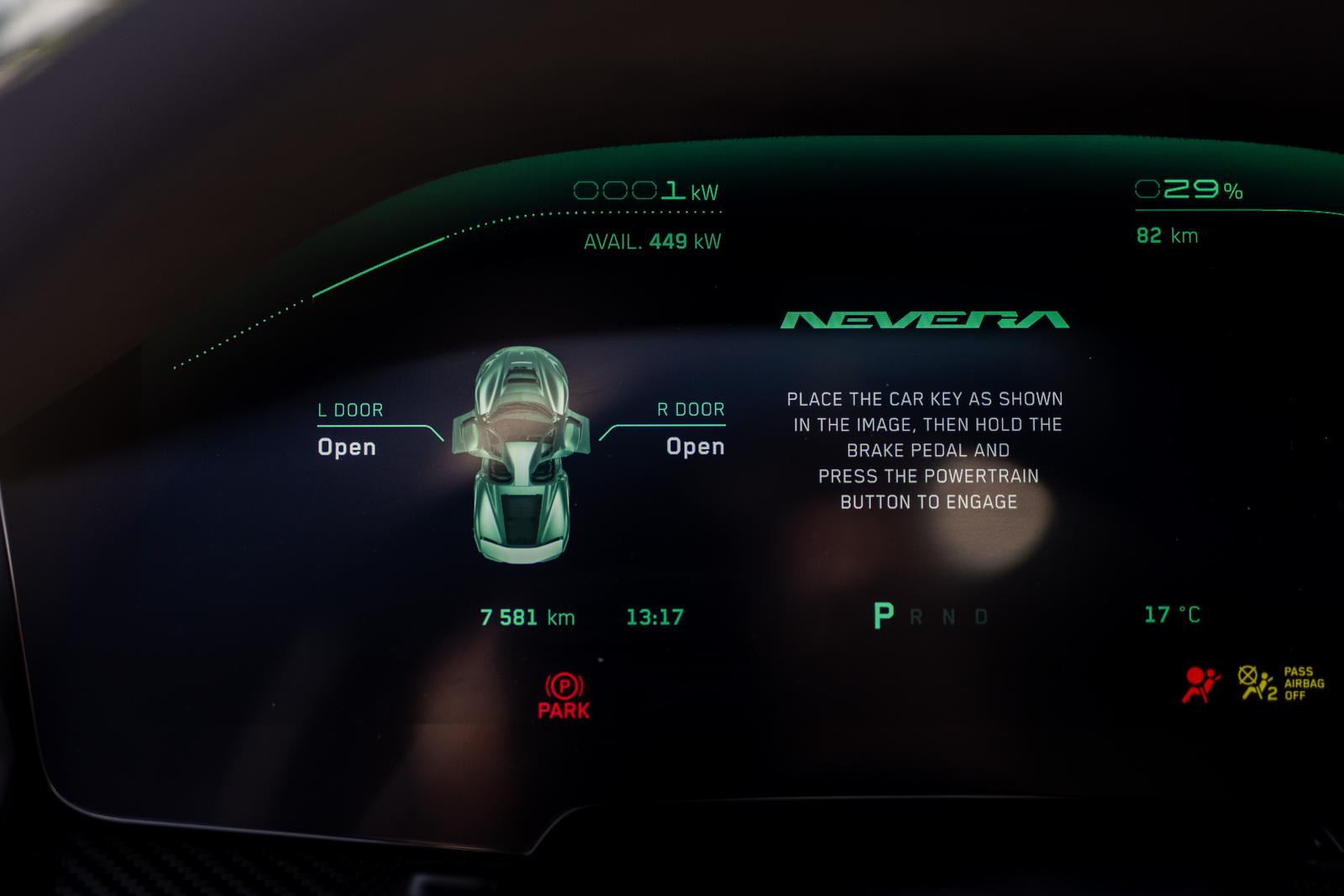 Rimac Nevere parkirane ispred Rimac kampusa u Kerestincu povodom Trilblazers Toura