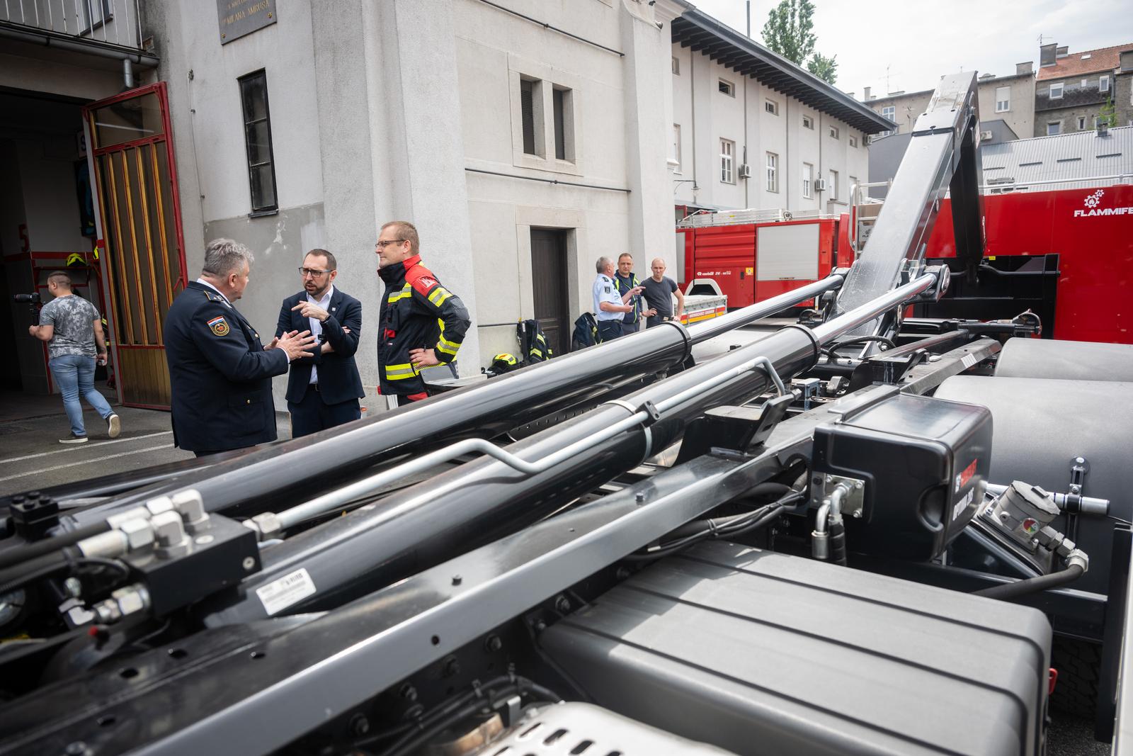 Zagreb: Predstavljanje novih vatroganih vozila i opreme