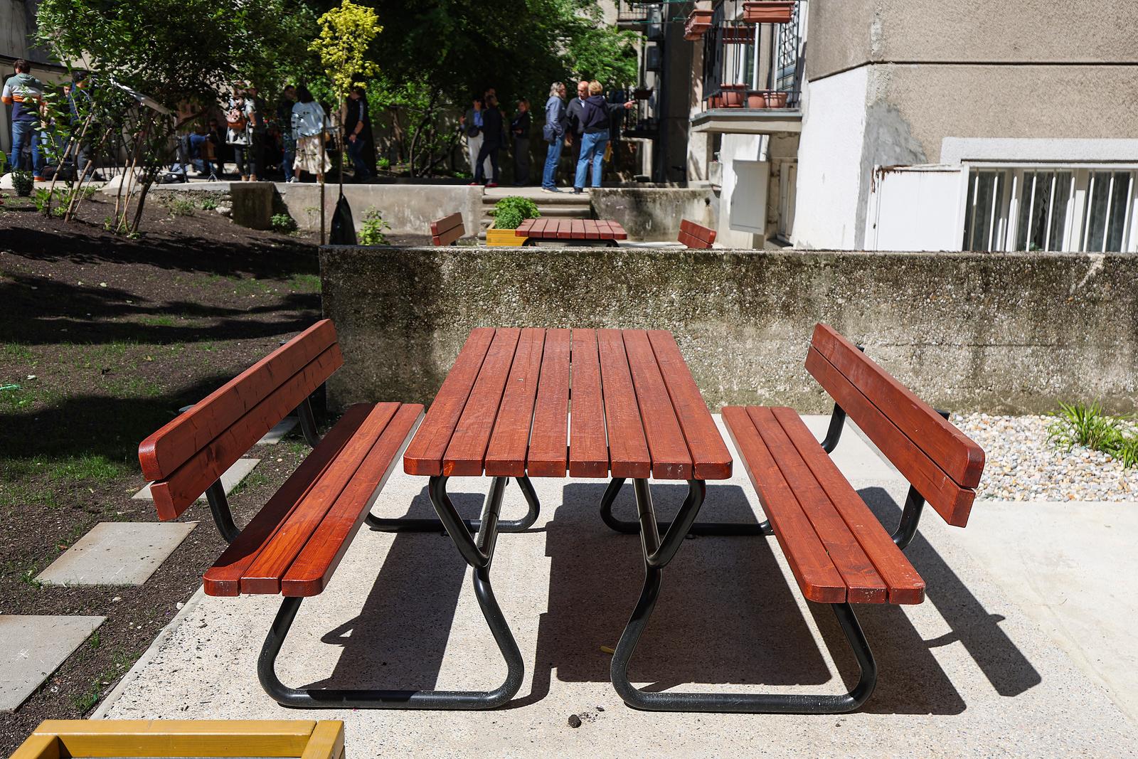 Tomislav Tomašević i zamjenici predstavili su dvorište stambene zgrade u Ulici Sandora Brešćenskoga