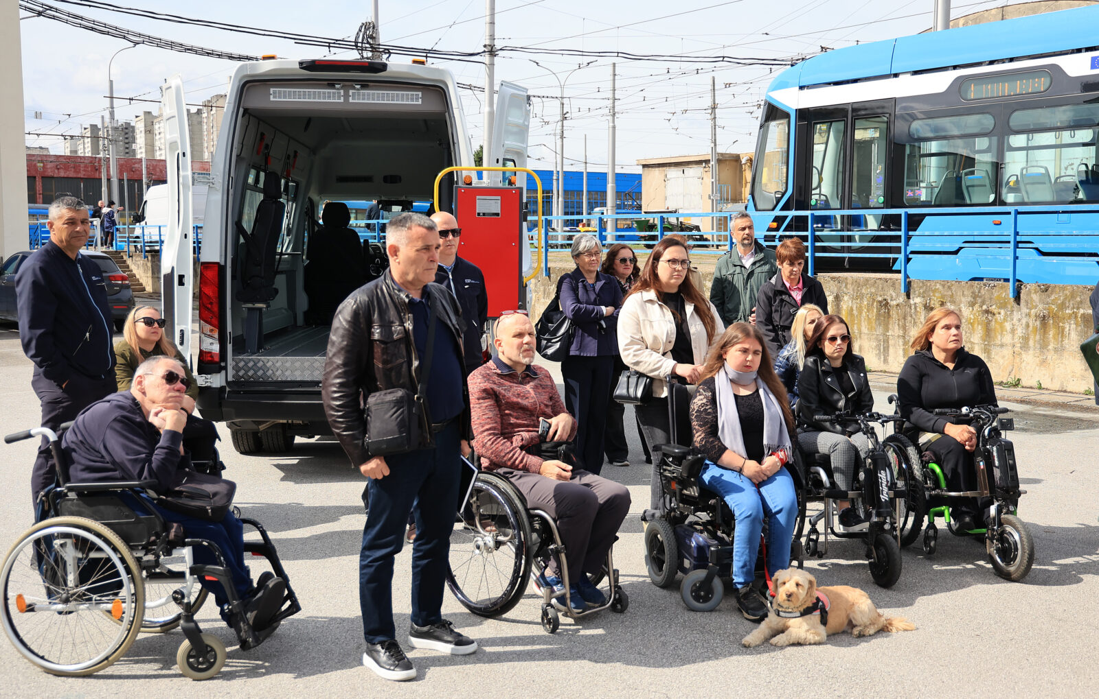 Zagreb: ZET  predstavio 10 specijaliziranih kombi vozila namijenjenih prijevozu osoba s invaliditetom