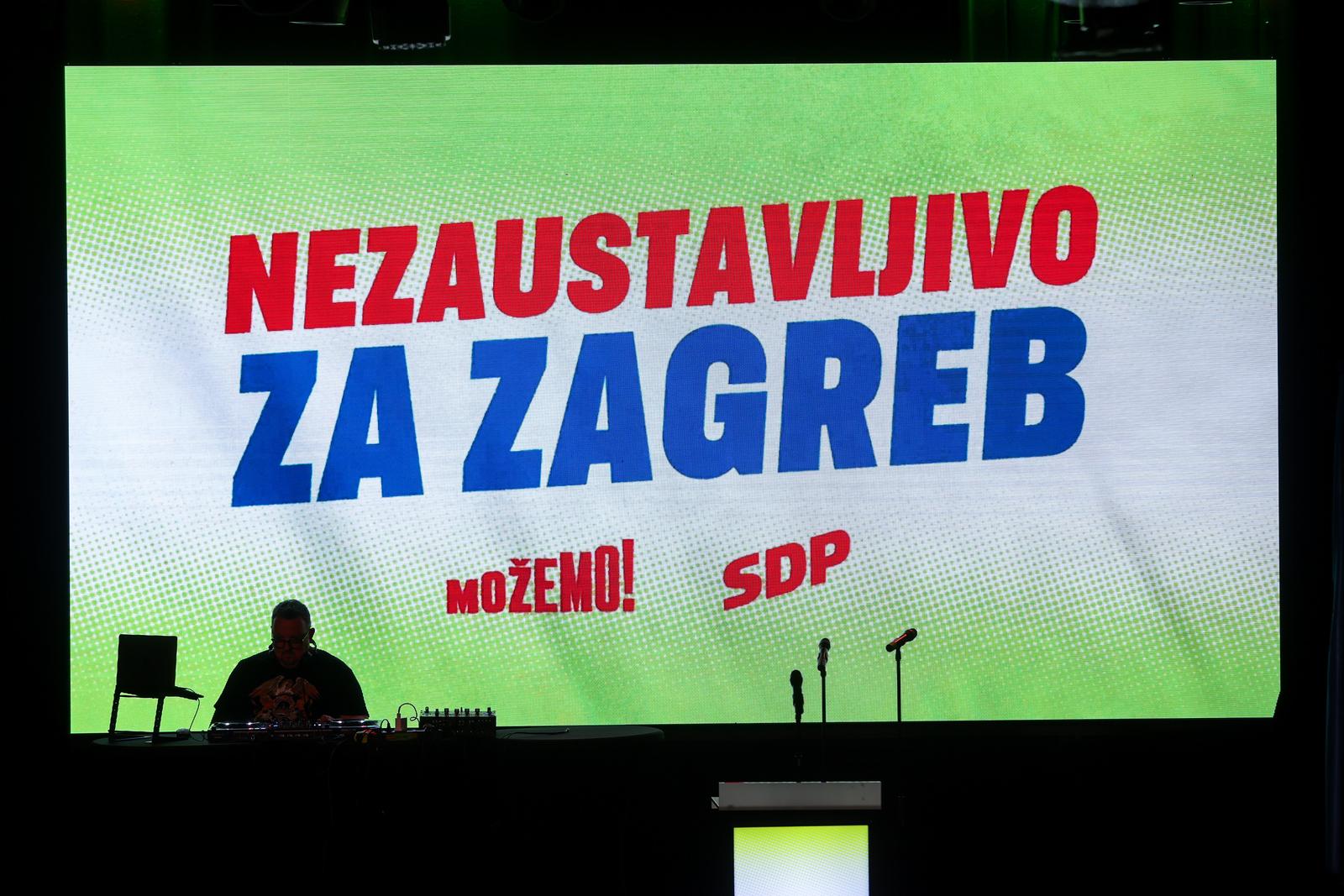 Zagreb: Pripreme za doček izbornih rezultata u stožeru stranke Možemo! i SDP-a