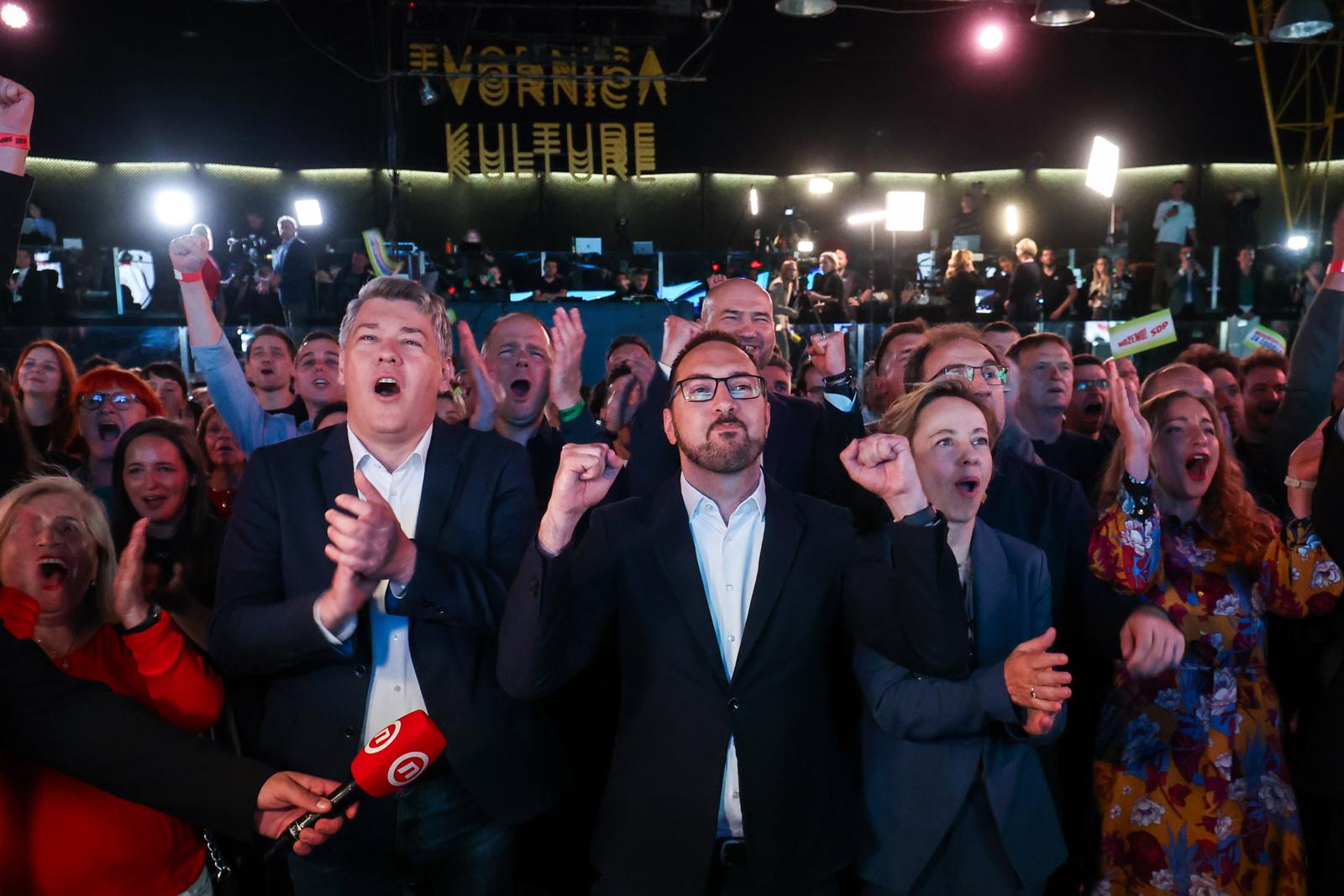 Zagreb: Oduševljenje u stožeru stranke Možemo! i SDP-a nakon prvih rezultata