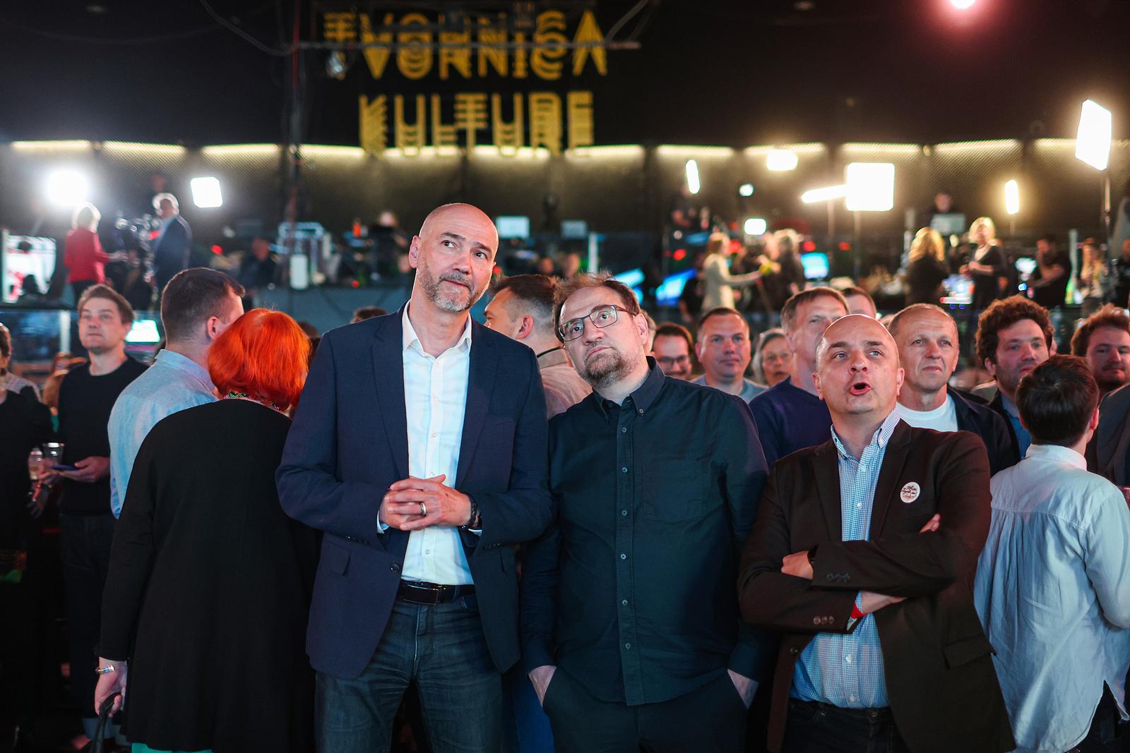 Zagreb: Oduševljenje u stožeru stranke Možemo! i SDP-a nakon prvih rezultata