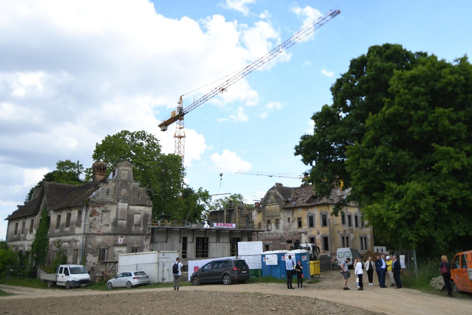 Rasinja: Obilazak građevinskih radova na projektu Rekonstrukcija dvorca Inkey