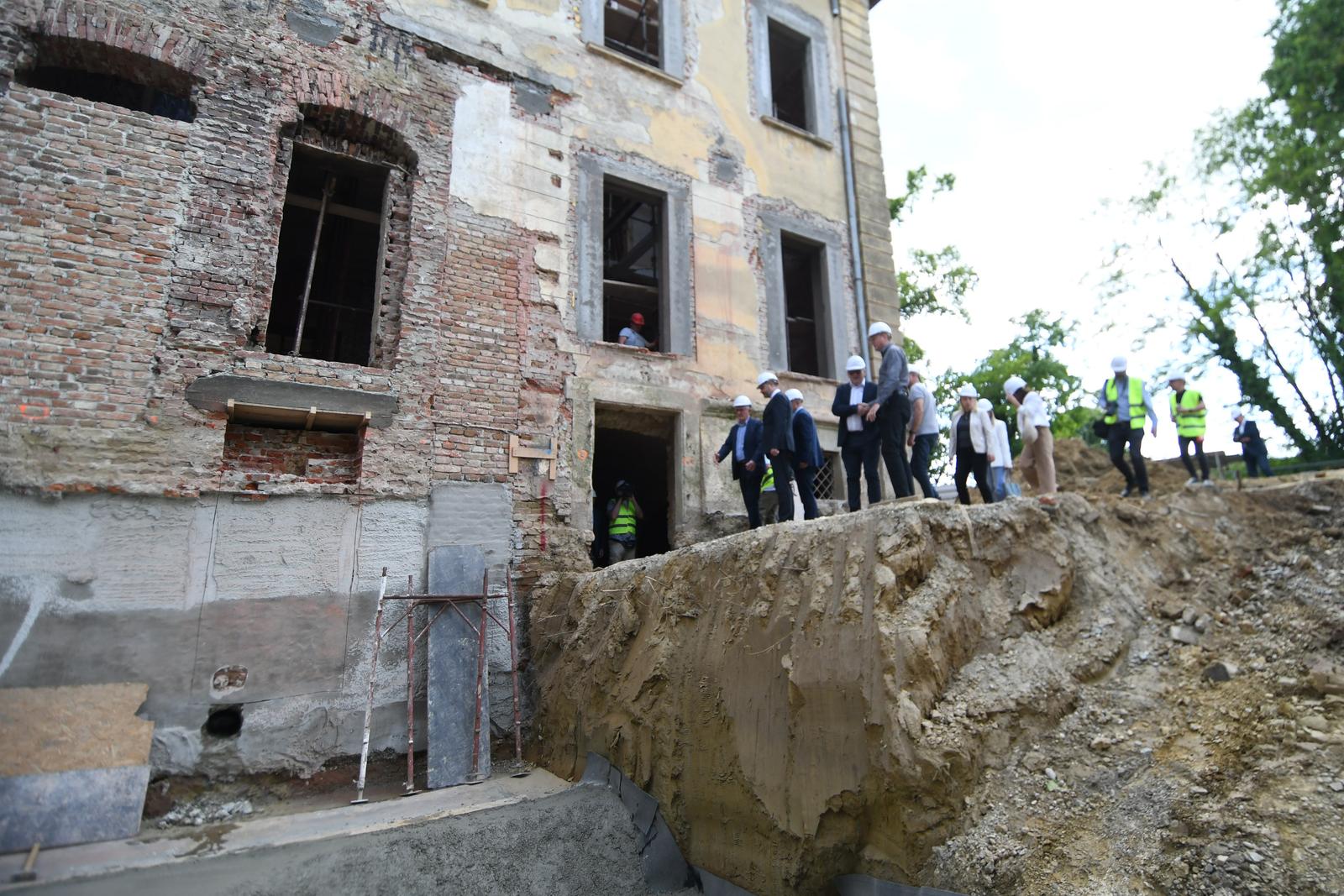 Rasinja: Obilazak građevinskih radova na projektu Rekonstrukcija dvorca Inkey