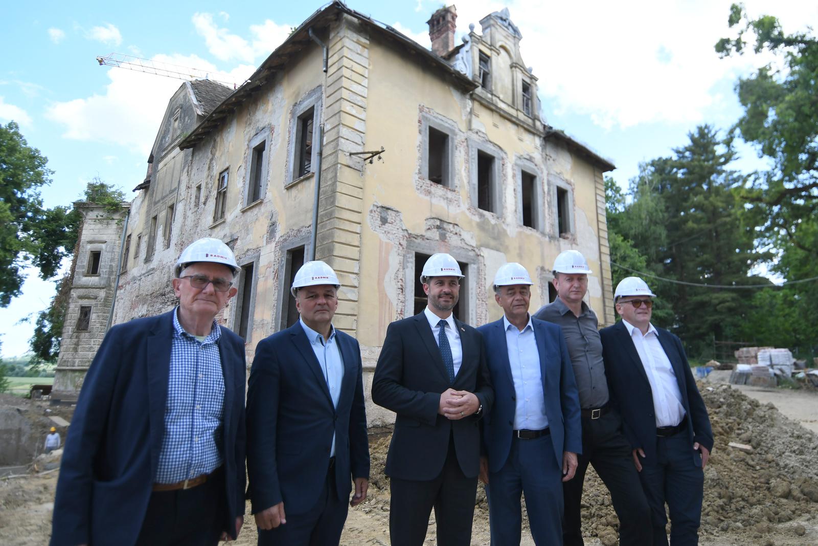 Rasinja: Obilazak građevinskih radova na projektu Rekonstrukcija dvorca Inkey