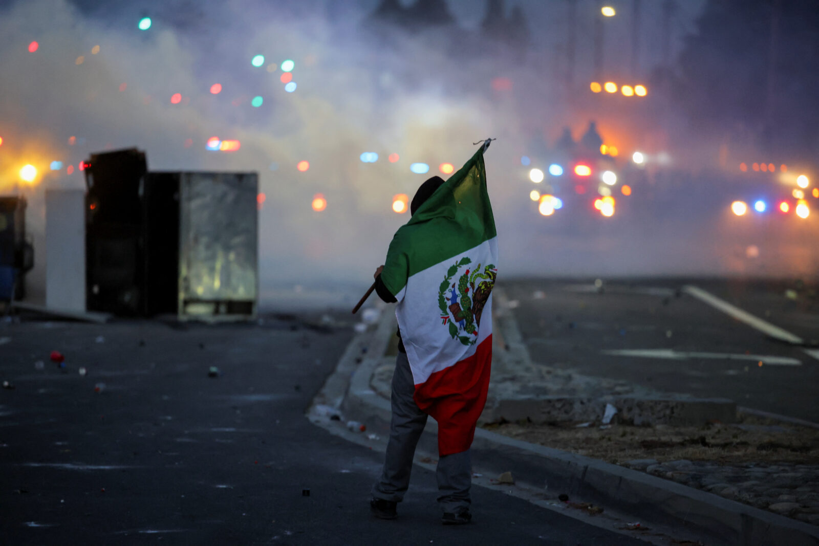 Sukob prosvjednika i policije nakon višestrukih uhićenja od strane ICE-a u okrugu Los Angeles.