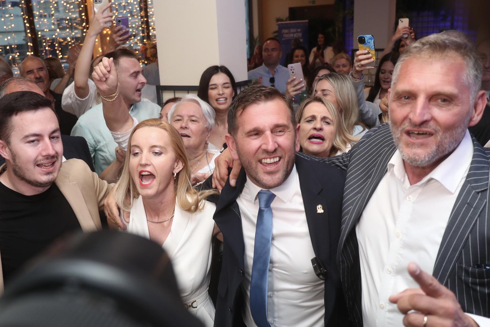 Split: HDZ-ov Tomislav Šuta proglasio izbornu pobjedu, slavi se u njegovom stožeru
