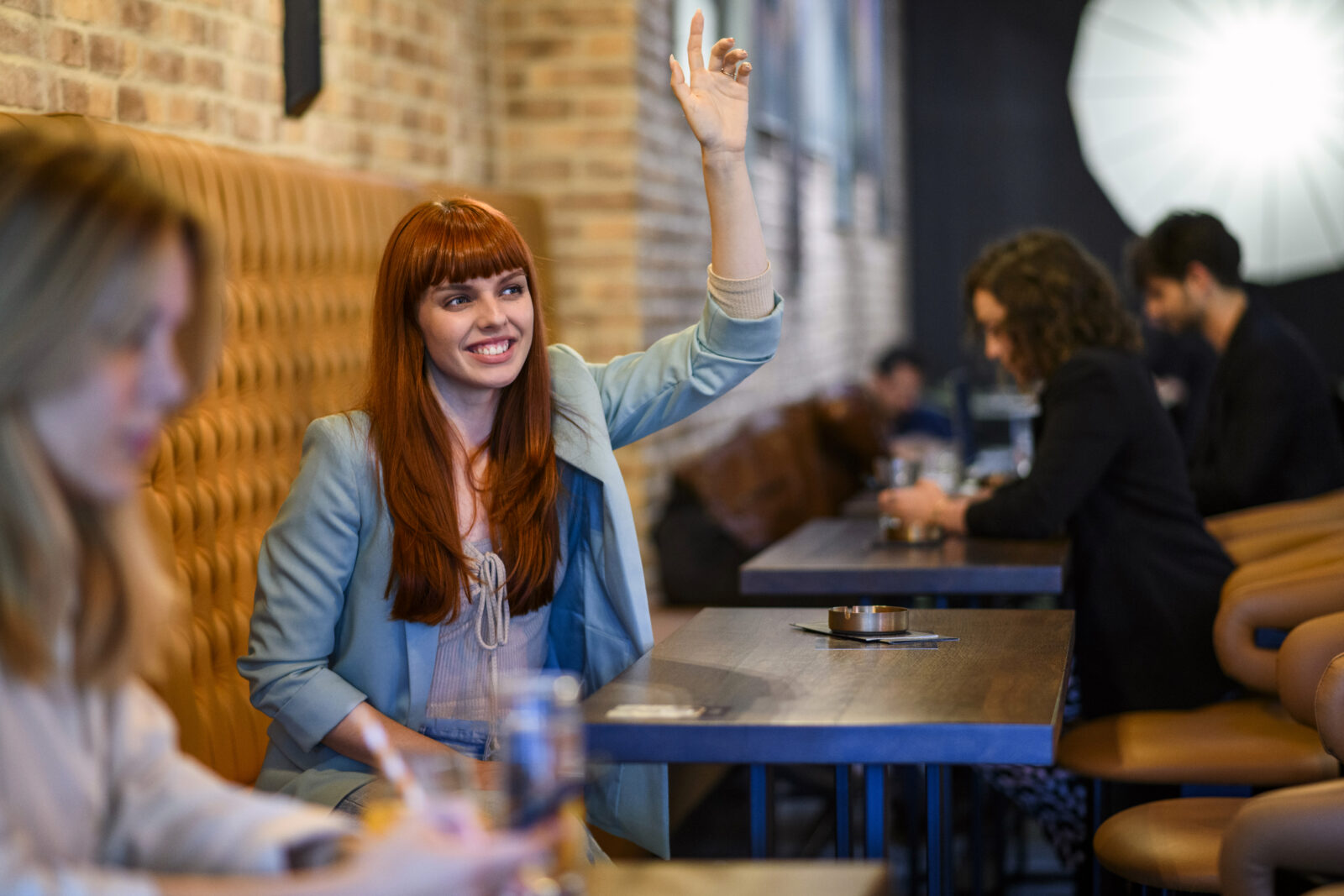 eKonobar AI modul prepoznaje gestu dizanja ruke i šalje obavijest konobaru (1)