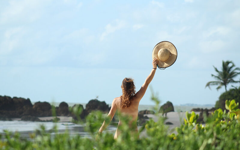 Nekdanja nudistična velesila se danes bori z enim toplesom, medtem ko drugod odpirajo nove naturistične kampe