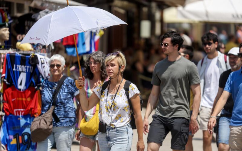 Hrvati si želijo več dopusta in višji regres