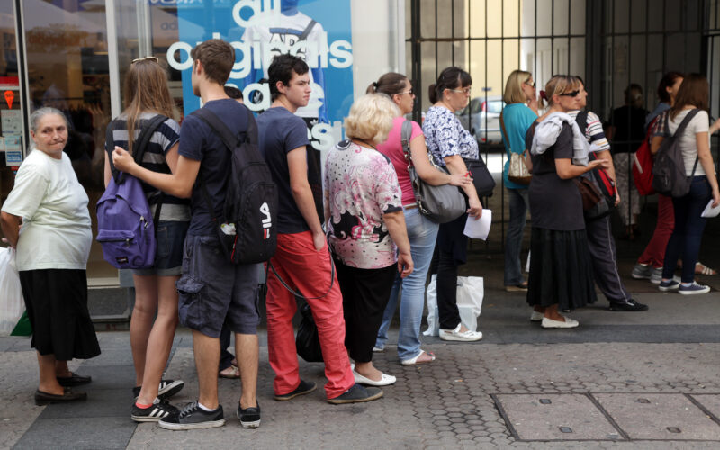 Navdušenje nad igračami Labubu v Berlinu povzročilo dolge vrste pred trgovino